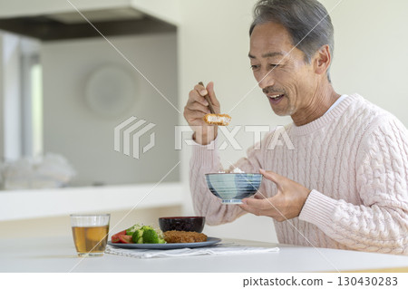 吃飯的老人 130430283