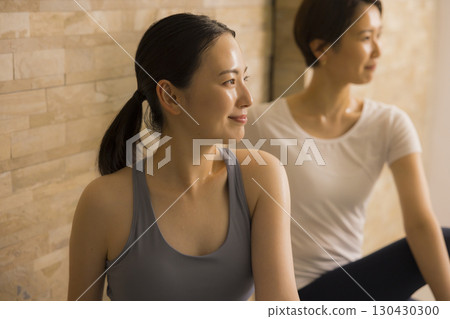 A woman who plays hot yoga 130430300