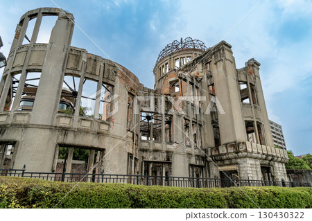 被新綠環繞的原爆圓頂屋 被新綠環繞的原爆圓頂屋 130430322