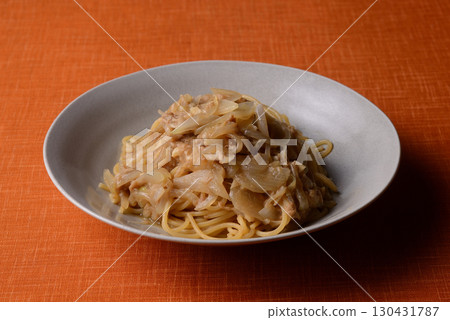 Japanese-style pasta with onions and tuna 130431787