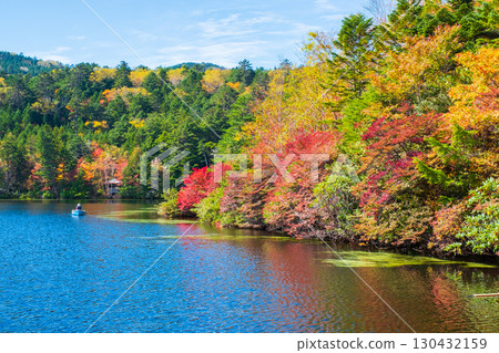Shirakoma pond in autumn 130432159