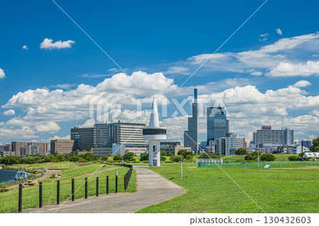 枚方市淀川公園枚方地區的夏日風景 130432603