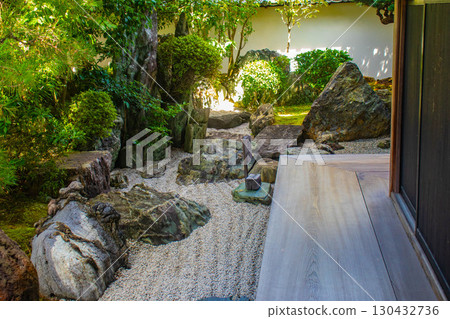 [Kyoto Scenery] Daisen-in Temple: A garden where white sand and rock formations represent life 130432736