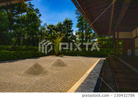 [Kyoto Scenery] Daisen-in Temple: A garden where white sand and rock formations represent life 130432786