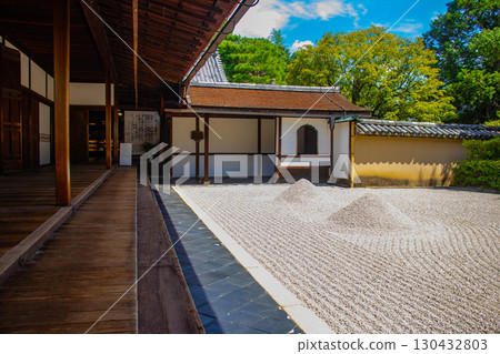 [Kyoto Scenery] Daisen-in Temple: A garden where white sand and rock formations represent life 130432803