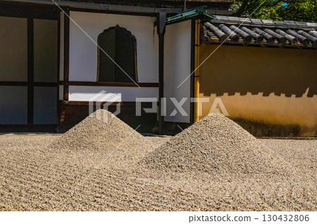 [Kyoto Scenery] Daisen-in Temple: A garden where white sand and rock formations represent life 130432806