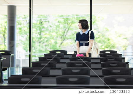 大學生報告廳 130433353