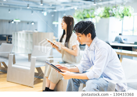 男女參加研討會 130433368