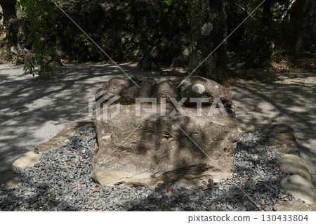 Izusan Shrine, Stone Seat Izusan Shrine, Stone Seat 130433804