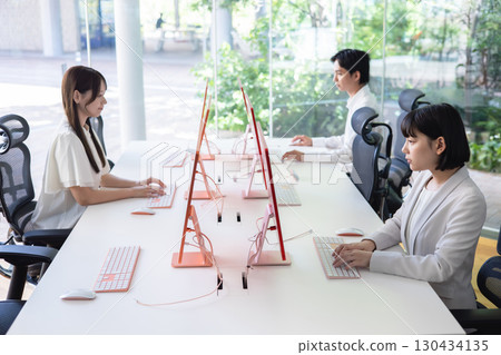 Business person working in the office 130434135