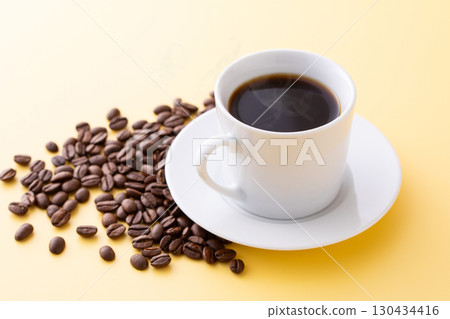 Hot coffee and coffee beans on the table Hot coffee and coffee beans on the table 130434416