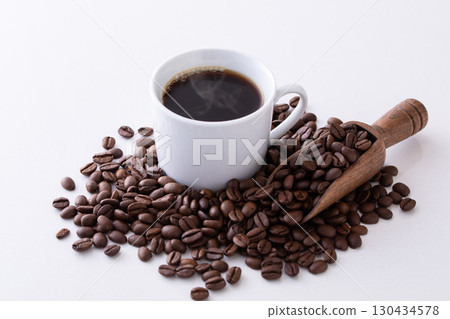 Hot coffee and coffee beans on the table 130434578