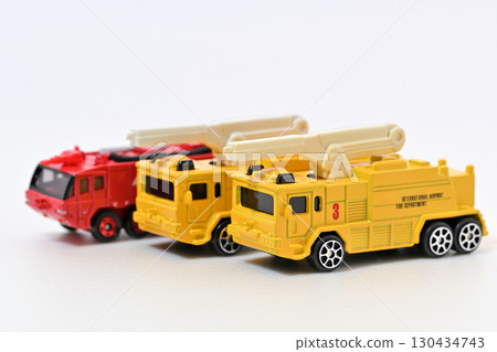 機場化學消防車 消防車 急救車 130434743