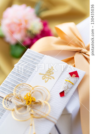 Celebration gift envelope 130435036