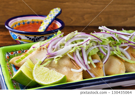 Pescadillas (Pescadillas) 墨西哥食品 Pescadillas (Pescadillas) 墨西哥食品 130435064