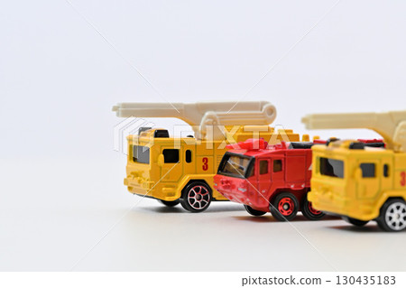Airport Chemical Fire Truck Fire Engine Emergency Vehicle 130435183