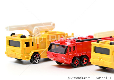 機場化學消防車 消防車 急救車 130435184