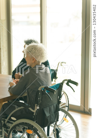 養老機構居民 130435402