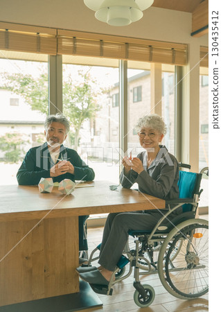 Residents of elderly care facilities 130435412
