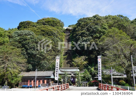 The steep stone steps of Suga Shrine in Ogi City 130436904