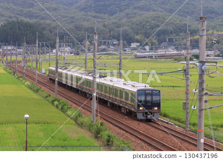 福知山線三田附近運行的207系列車 130437196