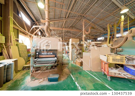 生產現場風景:木工車間內部影像 生產現場風景:木工車間內部影像 130437539