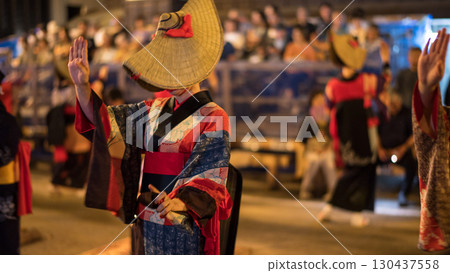 A woman wearing a straw hat and a hem-stitched kimono dances at the Nishimonai Bon Odori Festival in 2025 in Akita Prefecture. 130437558