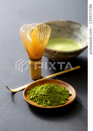 黑色背景上的抹茶圖像 黑色背景上的抹茶圖像 130437596