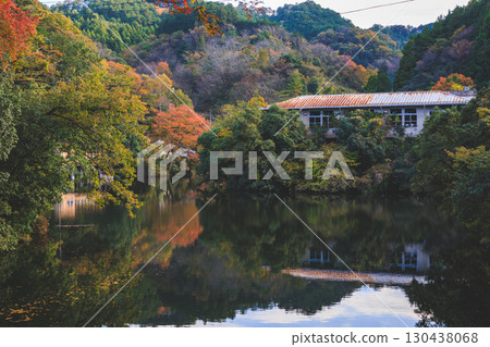 秋葉季節的鴨北湖和遺址 秋葉季節的鴨北湖和遺址 130438068