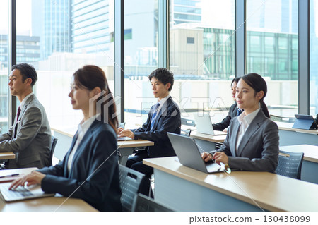 接受內部訓練的人員 130438099
