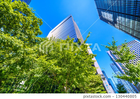 日本東京城市景觀，俯瞰大手町森林及其他地區。右側背景為日本橋重建計畫（9月2日，大手町） 130440805