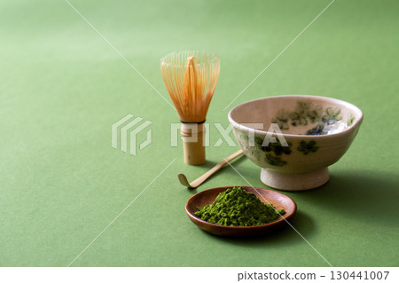 抹茶圖:在抹茶綠色背景下拍攝沖泡的抹茶 抹茶圖:在抹茶綠色背景下拍攝沖泡的抹茶 130441007