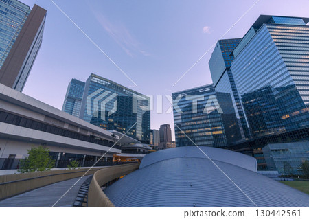 大阪站前的梅北摩天大樓和美麗的夜景 130442561