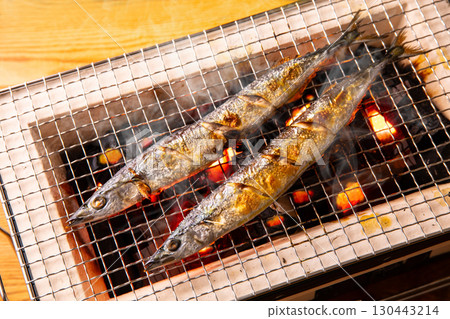 烘烤秋天香魚 130443214