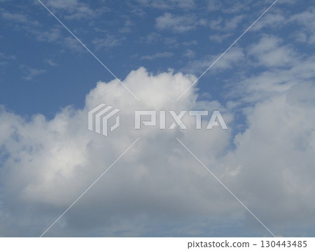 八月的檢見川濱海灘藍天白雲 八月的檢見川濱海灘藍天白雲 130443485