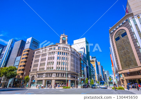 9月2日,日本東京城市景觀。東京銀座。精工大廈銀座店及其他建築景觀。 9月2日,日本東京城市景觀。東京銀座。精工大廈銀座店及其他建築景觀。 130445650