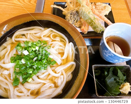 熱烏龍麵與天婦羅 130446729