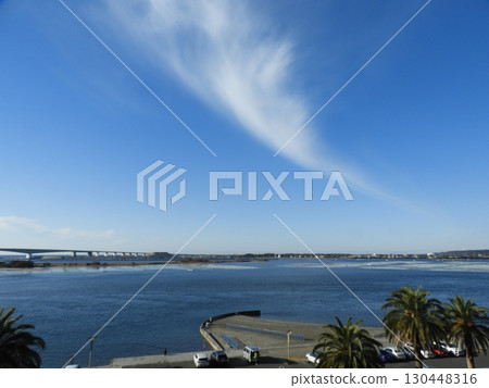藍天白雲的濱名湖風景 藍天白雲的濱名湖風景 130448316