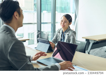 Office scene meeting 130449794