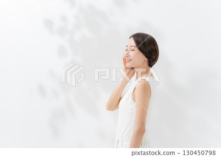 Women's beauty skin care 130450798