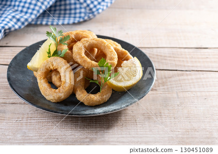 Crispy fried calamari rings 130451089