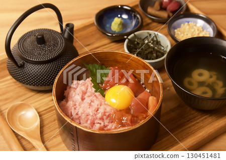 Tuna and tuna rice bowl, ochazuke 130451481