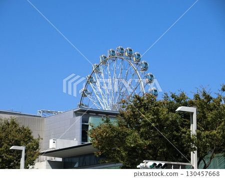 城市中的摩天輪 130457668