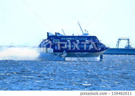 An exhilarating ride across the ocean... A Jetfoil gliding through Tokyo Port 130462011