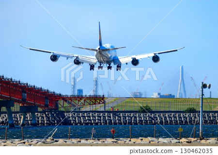 機翼來自歐洲…巨型噴射機“B747”即將降落 130462035