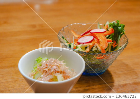 蔬菜沙拉和小開胃菜 130463722