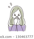 一名女子因不舒服而摀住鼻子的上半身 130463777