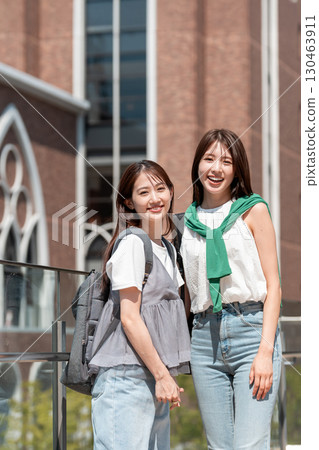 女大學生校園校園生活 130463911