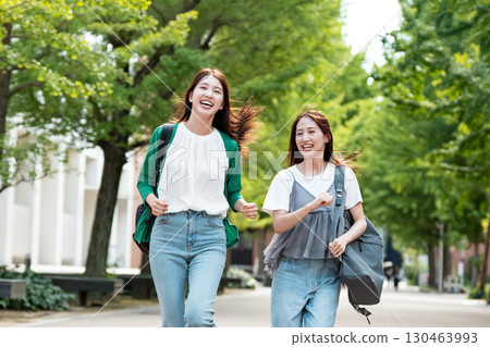 女大學生校園生活奔跑 130463993