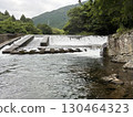 日本河流中的魚梯和堰：螺旋形、階梯形和正面式 130464323